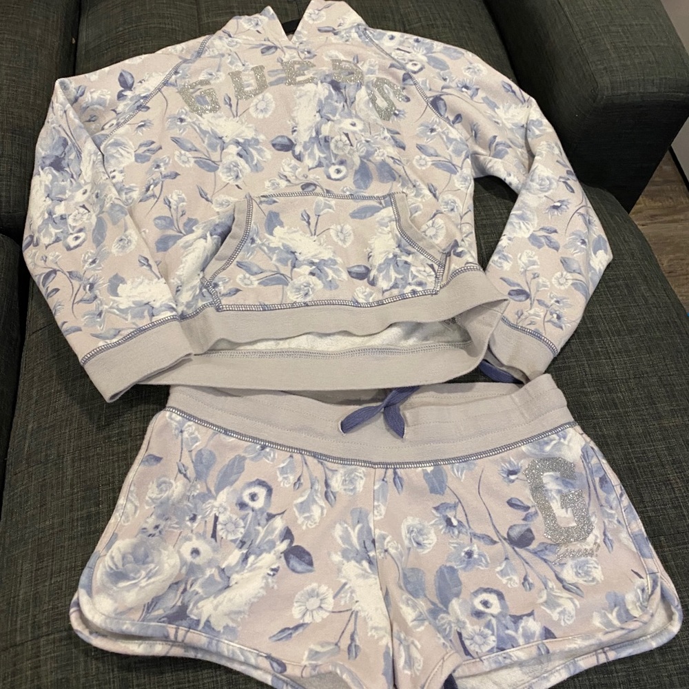 Guess sweatshirt and matching shorts